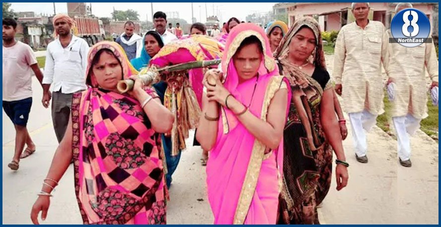 শ্মশানলৈ পিতৃৰ মৃতদেহ কান্ধত নিলে দুই কন্যাই, কৰিলে মুখাগ্নিও শ্মশানলৈ পিতৃৰ মৃতদেহ কান্ধত নিলে দুই কন্যাই, কৰিলে মুখাগ্নিও